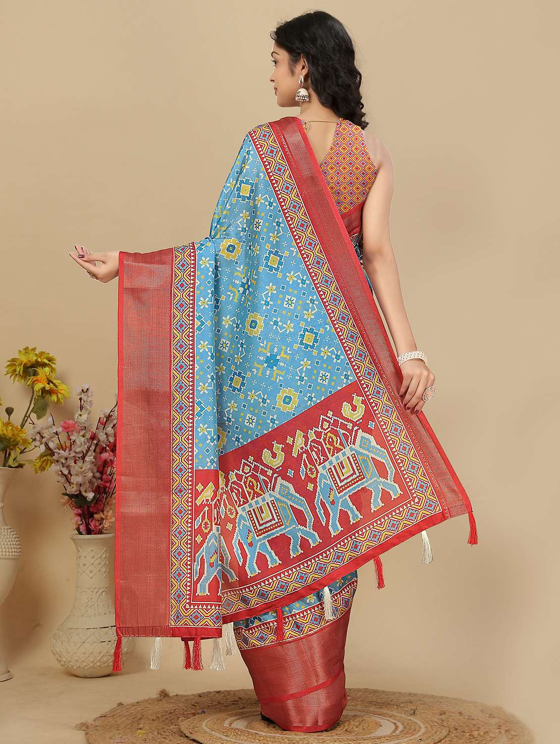 women printed patola saree with blouse - 22491552 -  Standard Image - 3