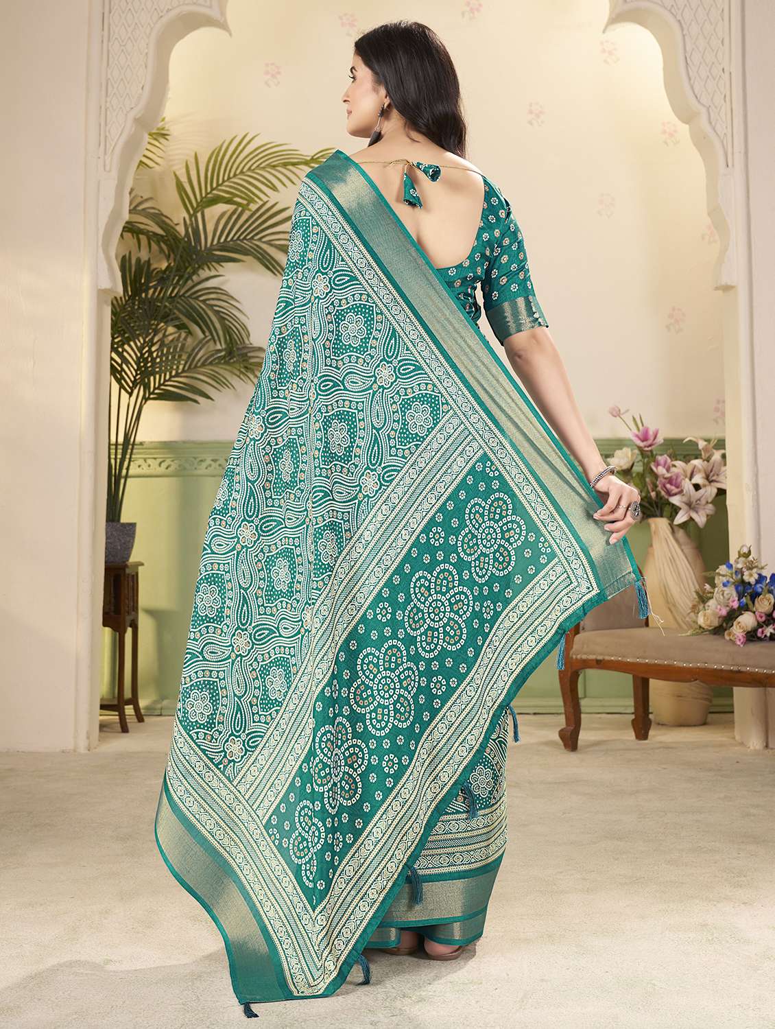 women printed casual wear saree with blouse - 22491584 -  Standard Image - 3