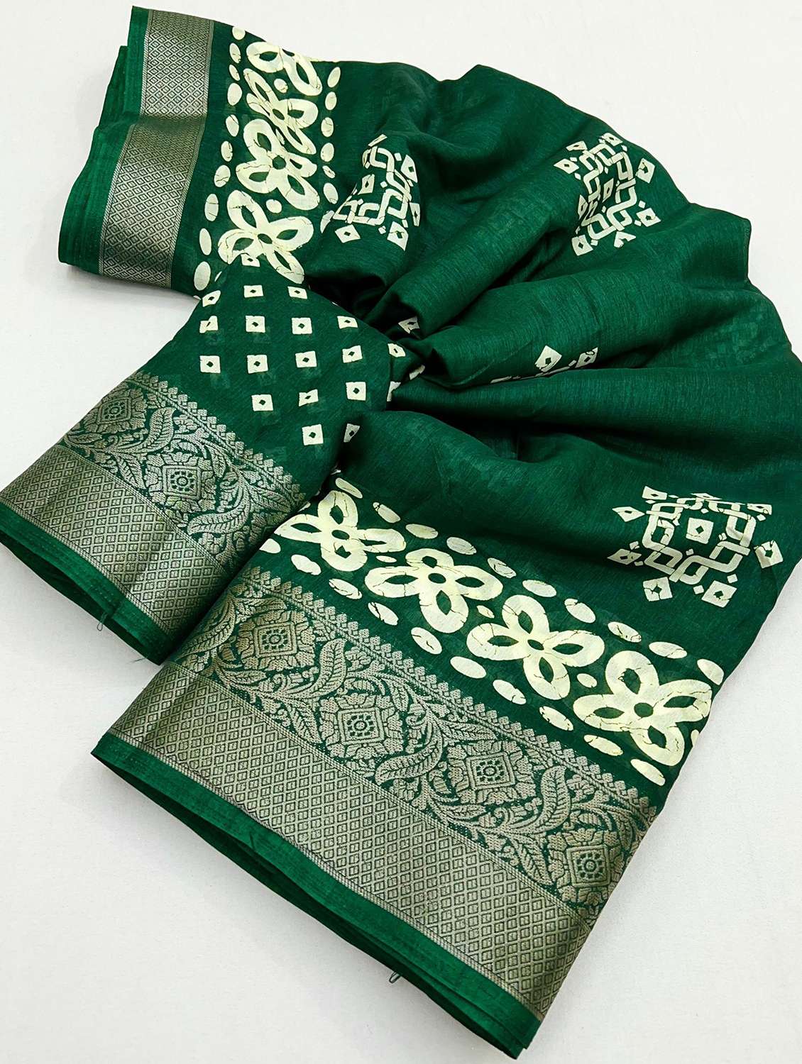 women printed casual wear saree with blouse - 22491590 -  Standard Image - 3