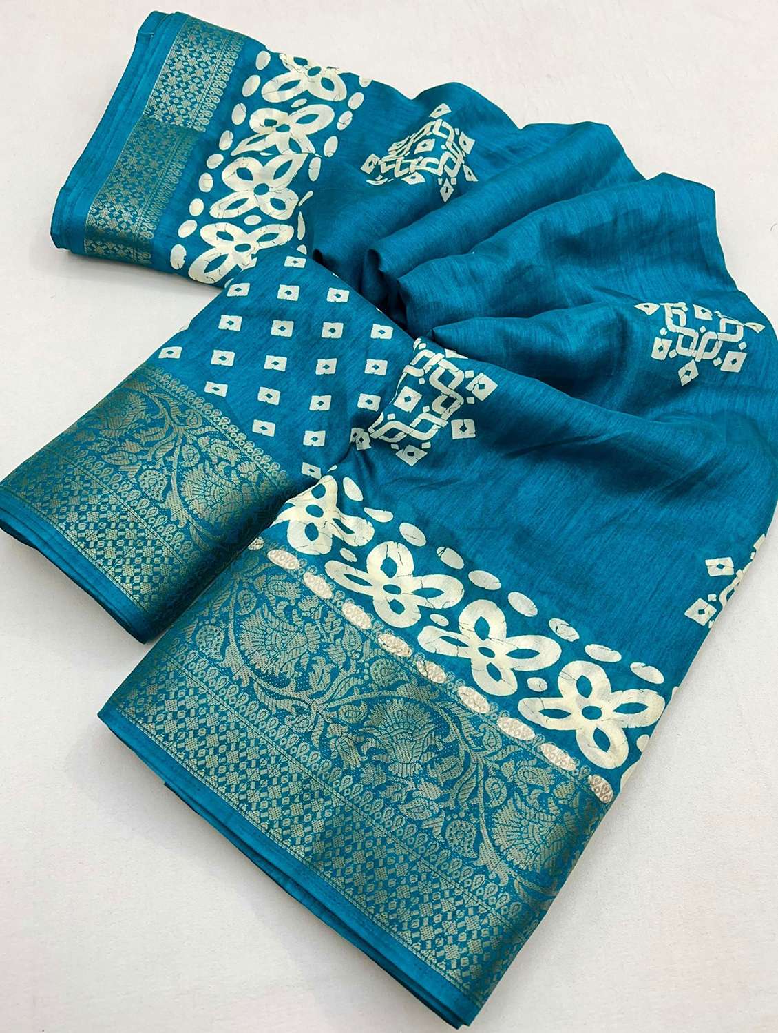 women printed casual wear saree with blouse - 22491591 -  Standard Image - 3