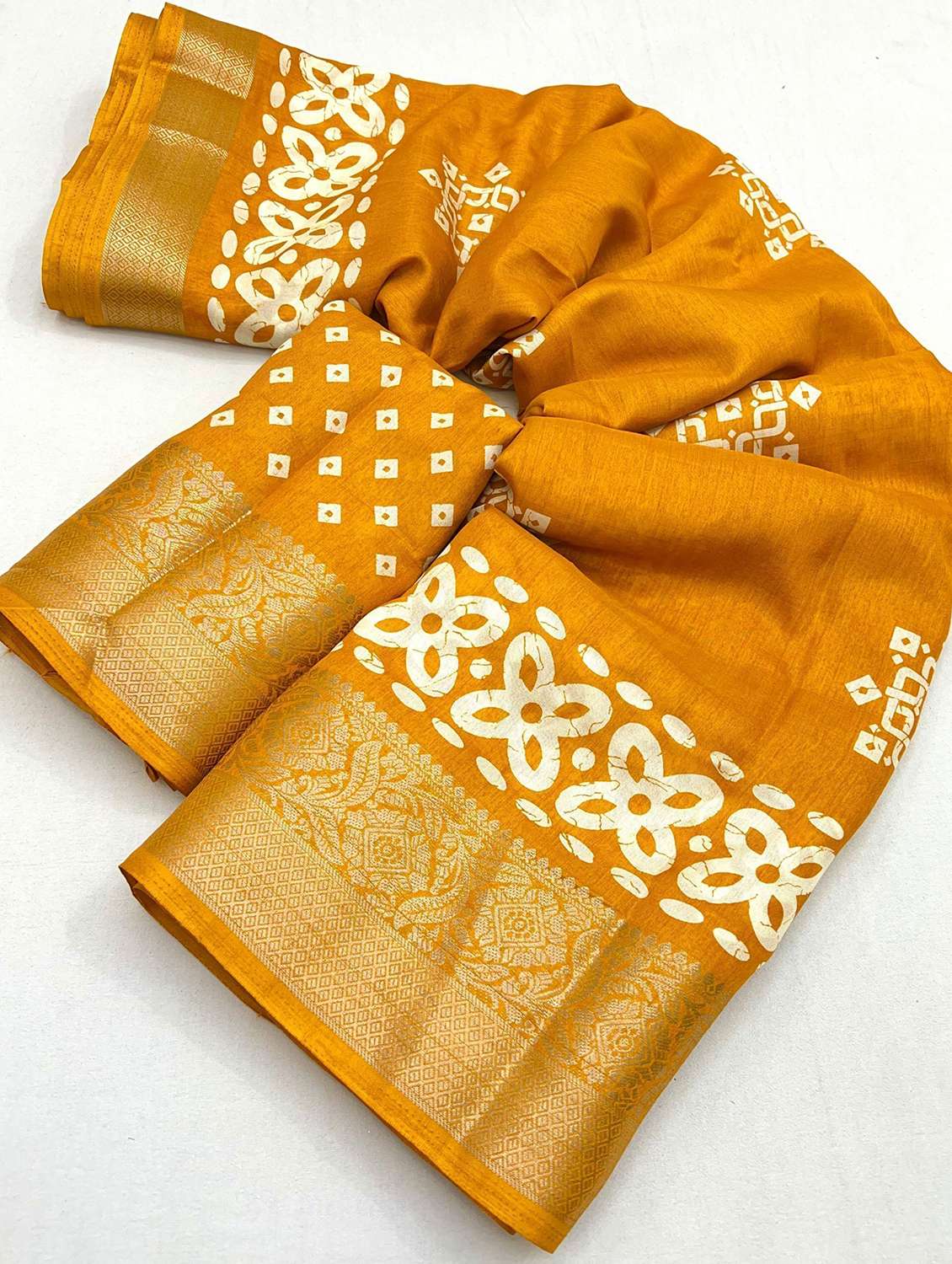 women printed casual wear saree with blouse - 22491593 -  Standard Image - 3