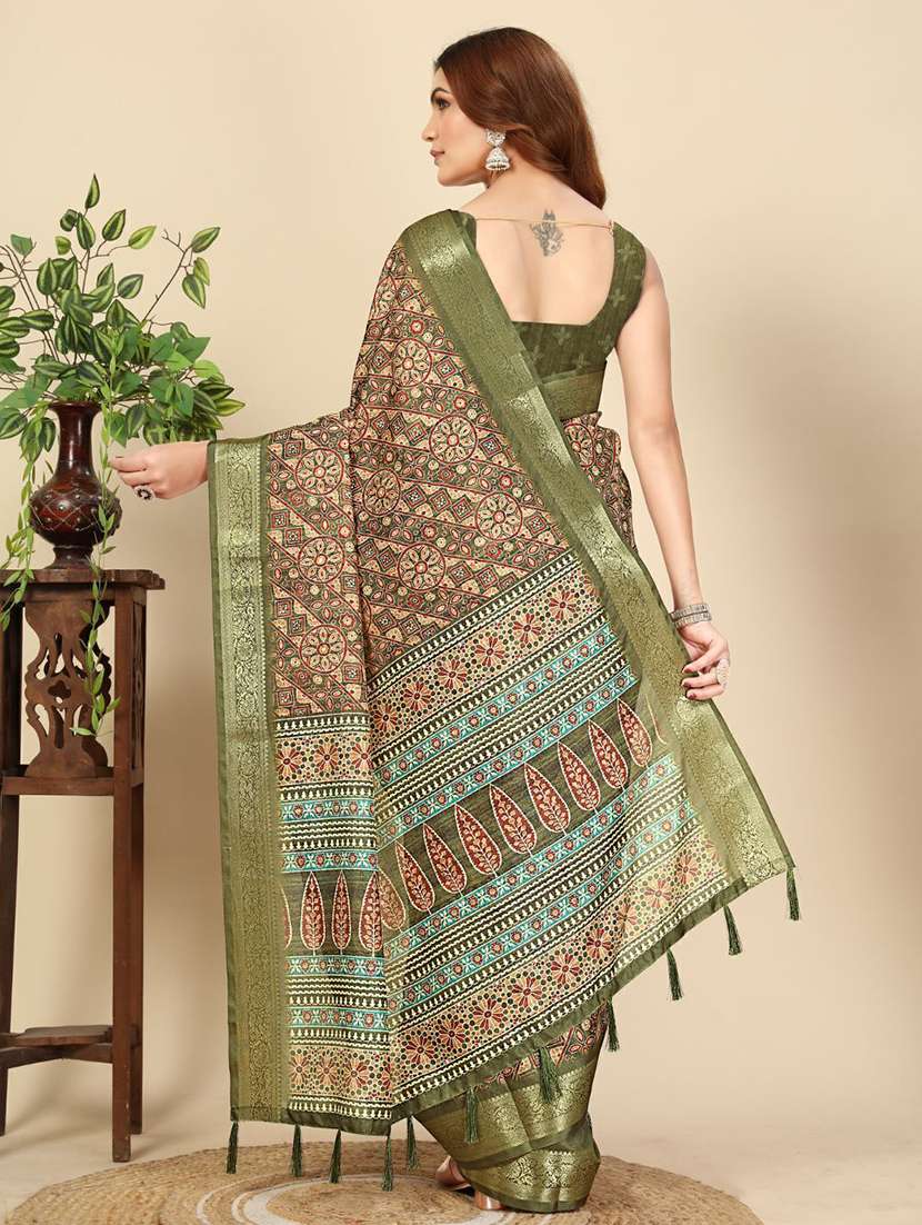 women printed casual wear saree with blouse - 22491940 -  Standard Image - 3