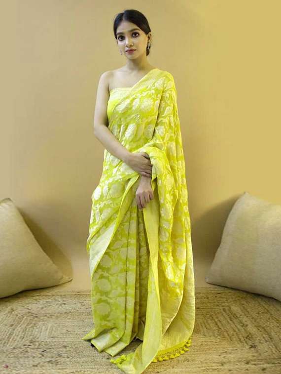 women self design banarasi saree with blouse