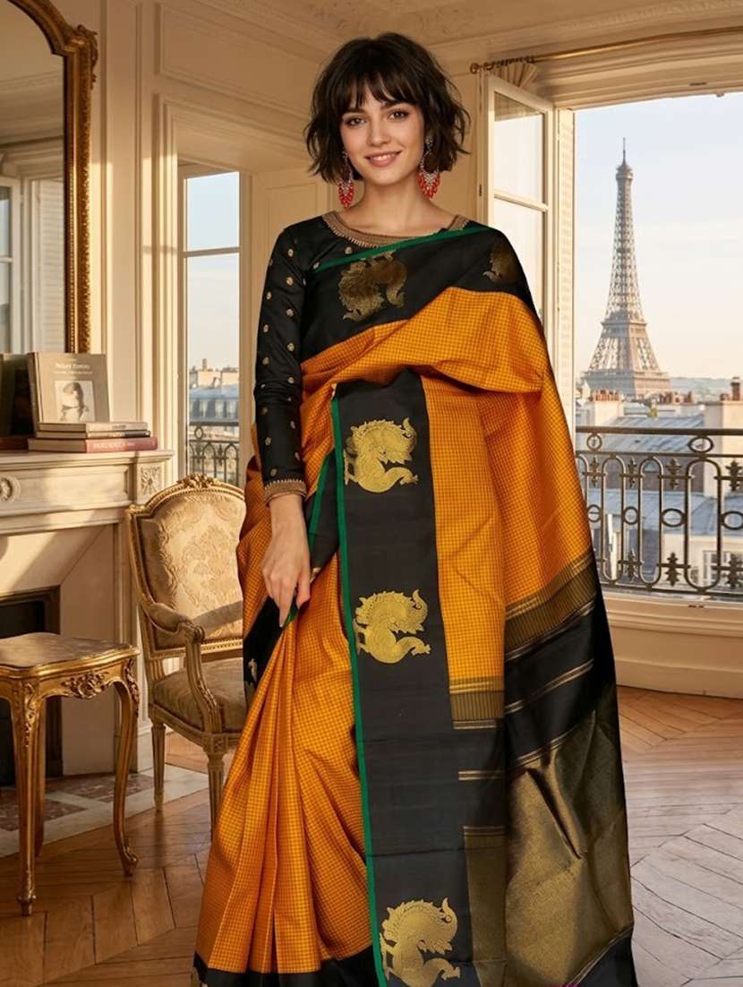 women self design bordered saree with blouse