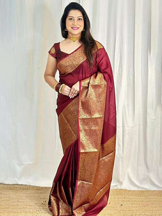 women self design kanjivaram saree with blouse