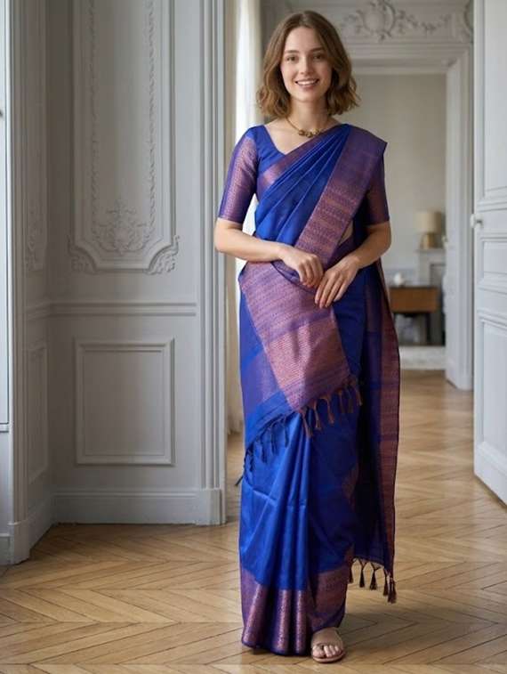women solid with bordered saree with blouse