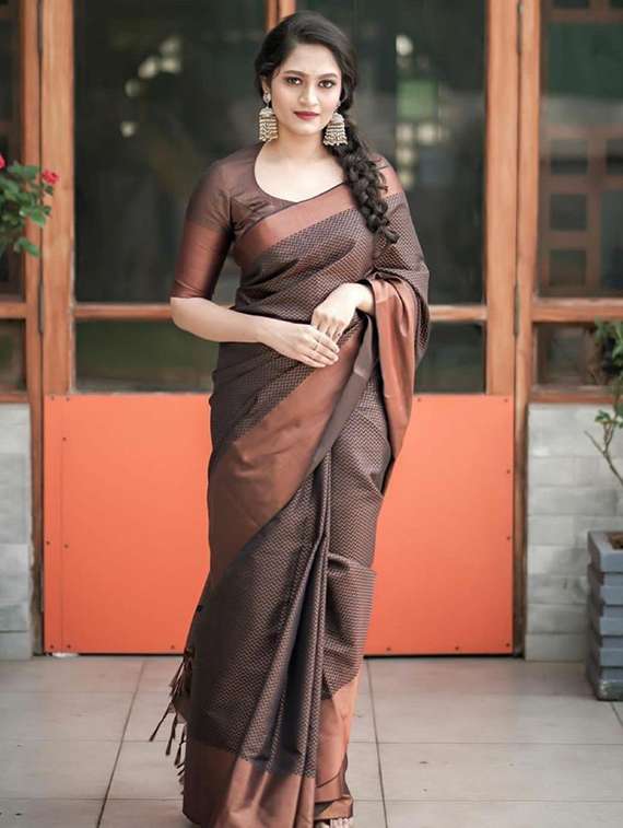women self design kanjivaram saree with blouse