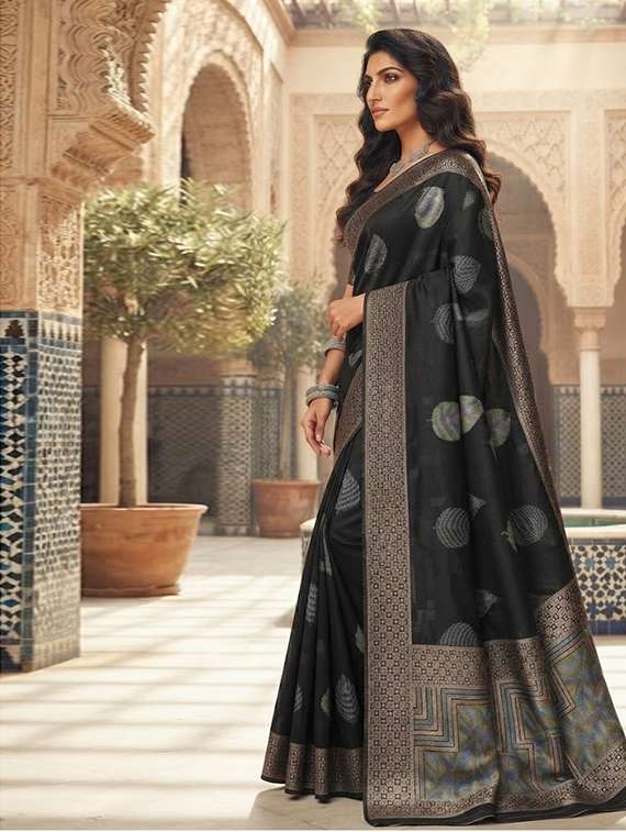 women self design banarasi saree with blouse