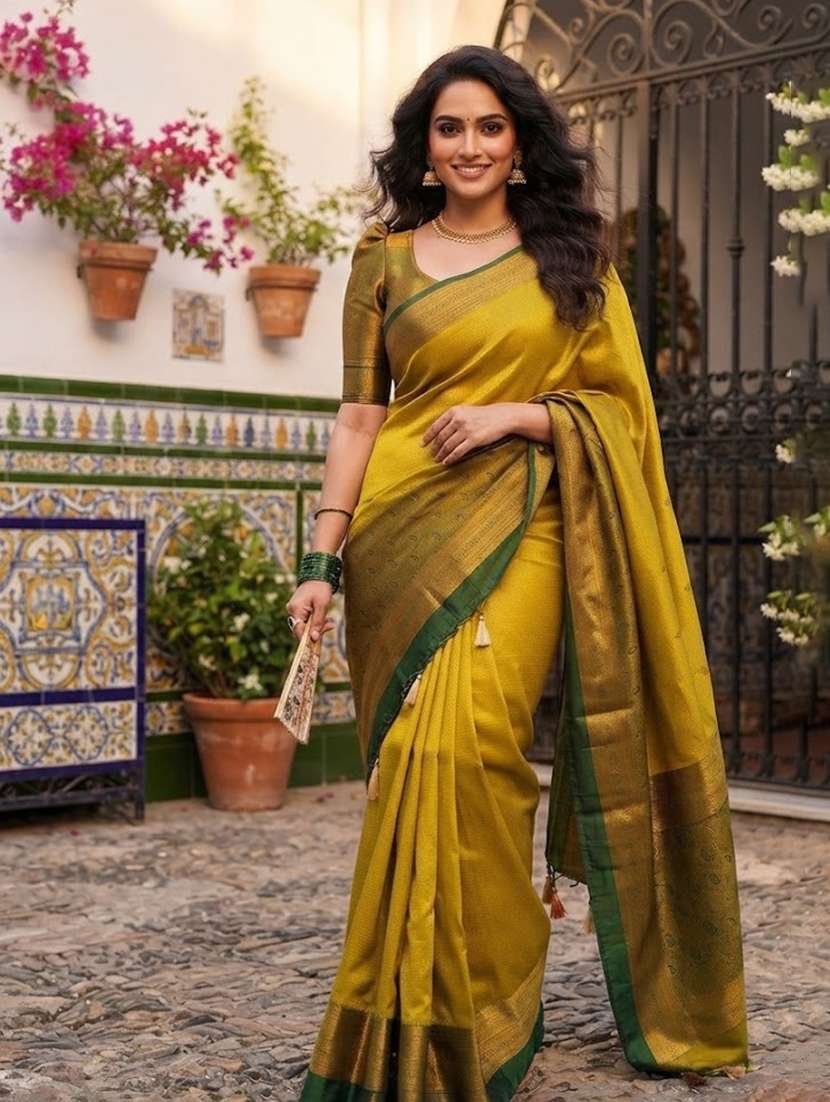 women self design kanjivaram saree with blouse