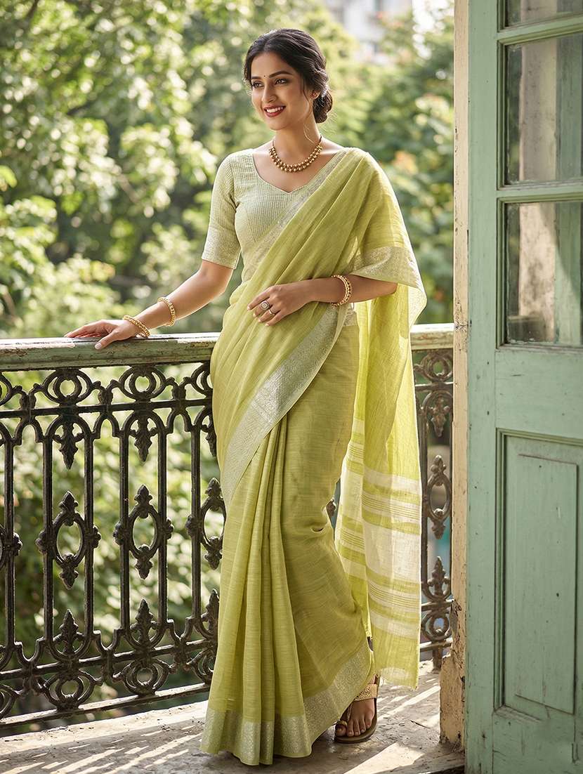 women self design handloom saree with blouse