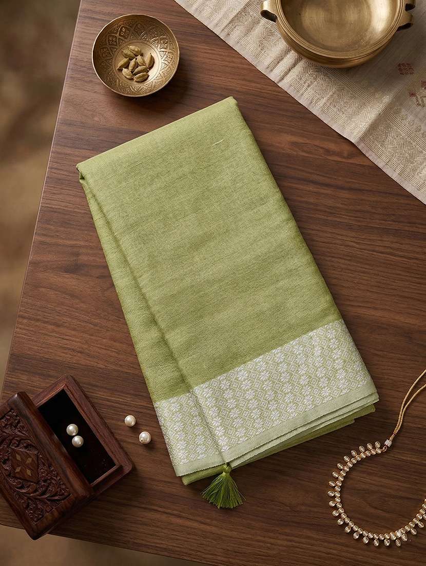 women self design handloom saree with blouse - 22495292 -  Standard Image - 3