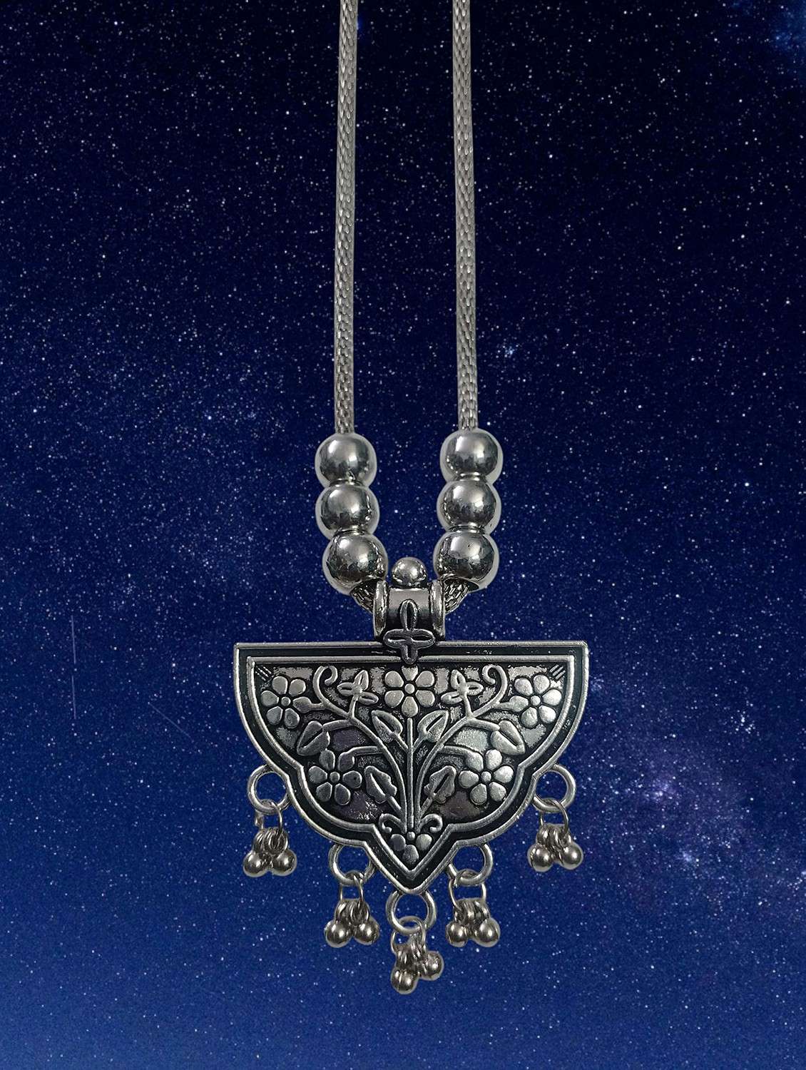 oxidised silver big pendant sassy necklace chain jewellery - 22495413 -  Standard Image - 3