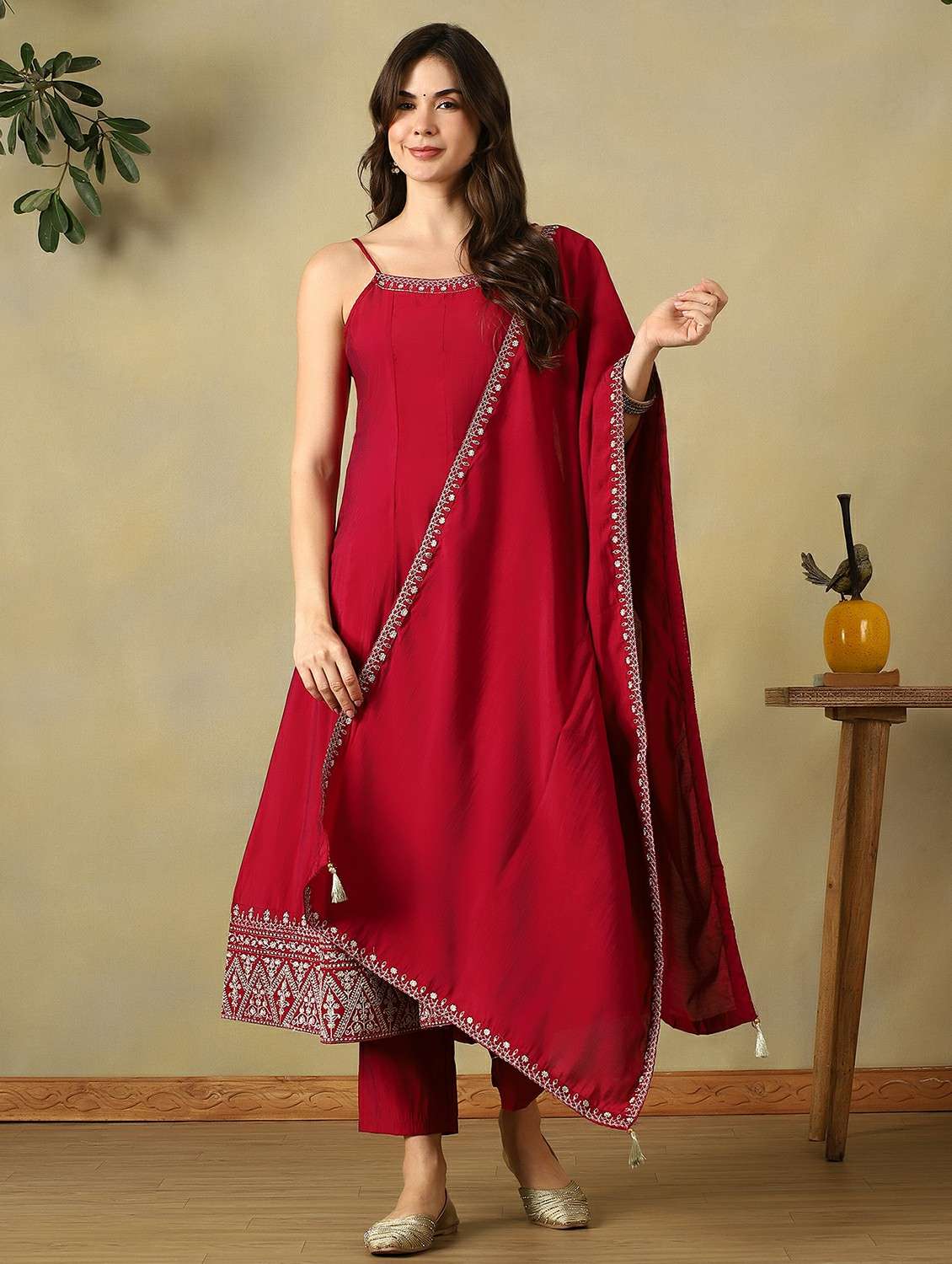women solid with work sleeveless kurta pant with dupatta set