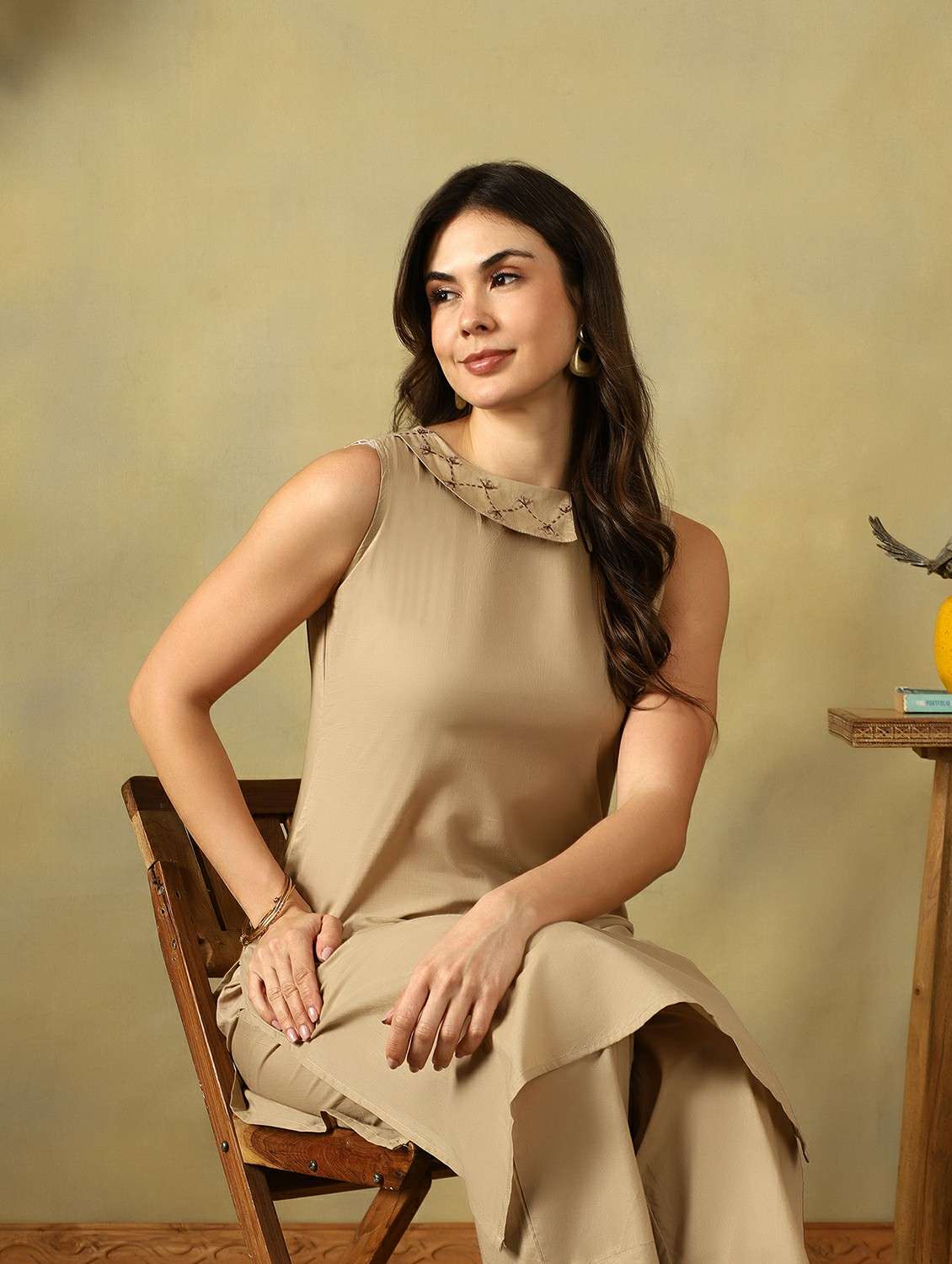 women solid sleeveless kurta pant set - 22495540 -  Standard Image - 3