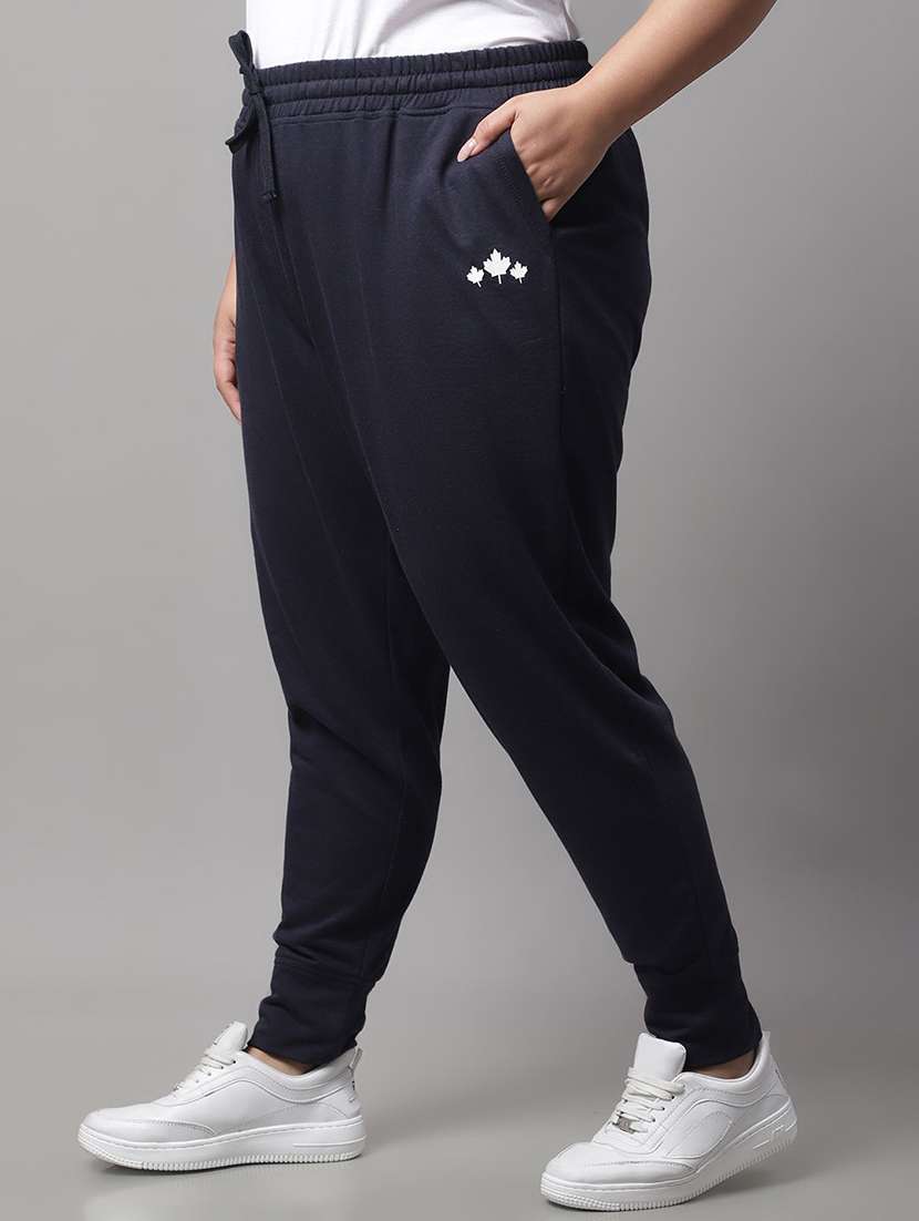 women solid mid rise track pant