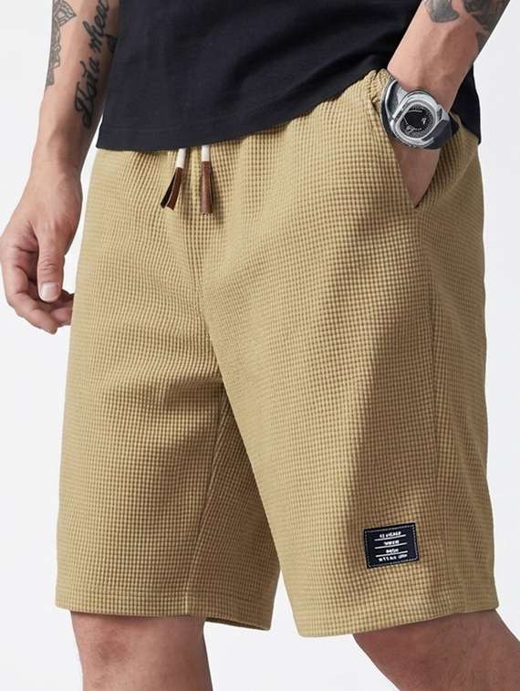 men textured mid rise regular fit short