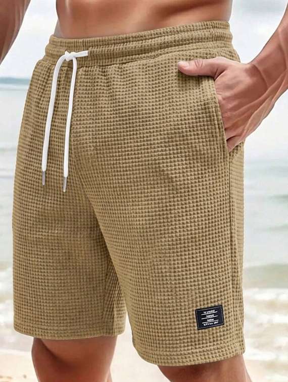 men textured mid rise regular fit short