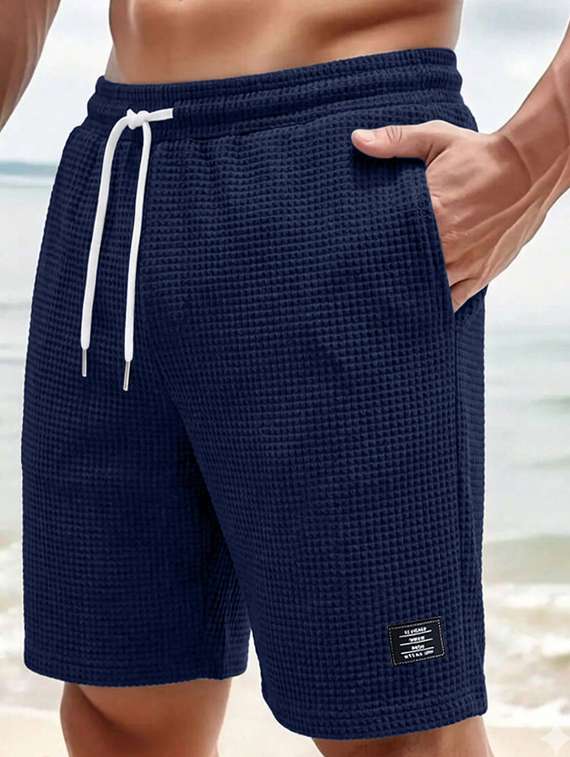 men textured mid rise regular fit short