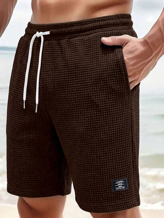 men textured mid rise regular fit short