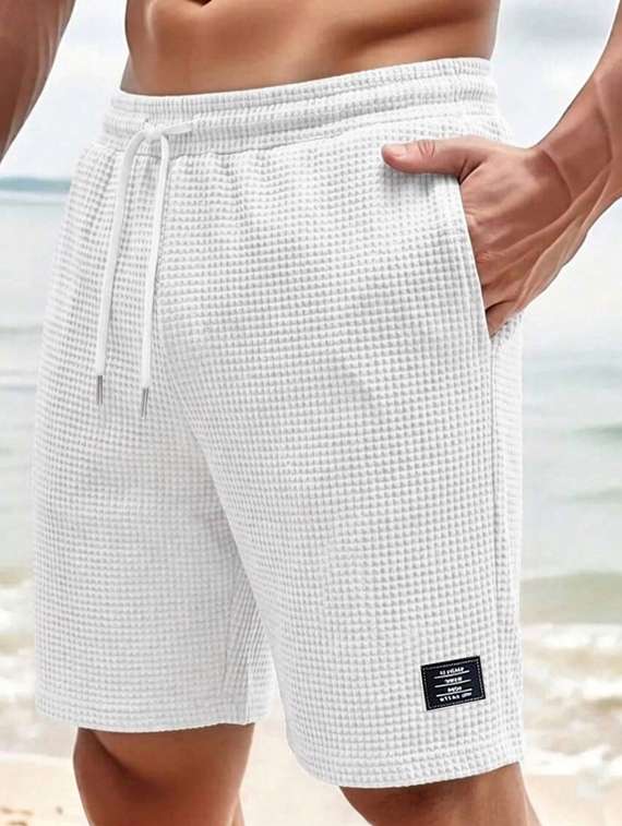 men textured mid rise regular fit short