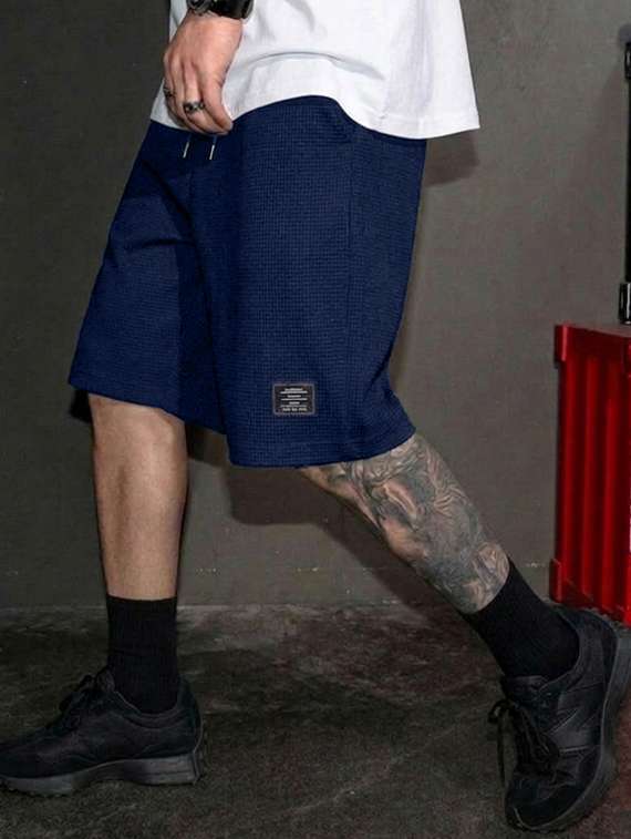 men textured mid rise loose fit short