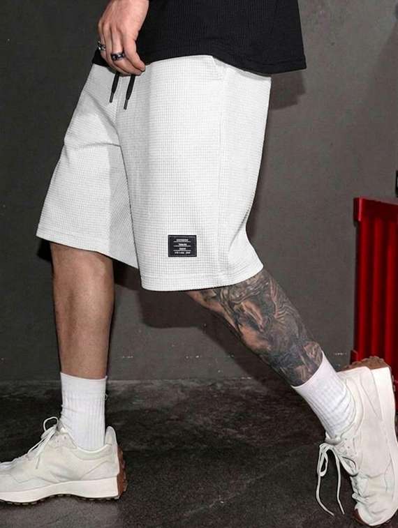men textured mid rise loose fit short
