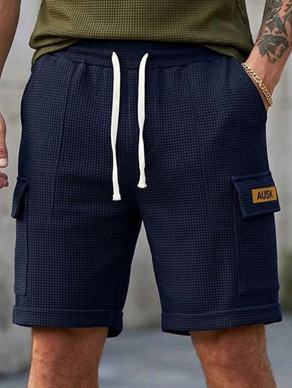 men textured mid rise regular fit cargo shorts