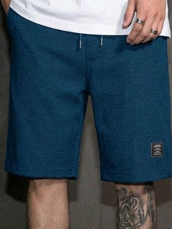 men textured mid rise loose fit short