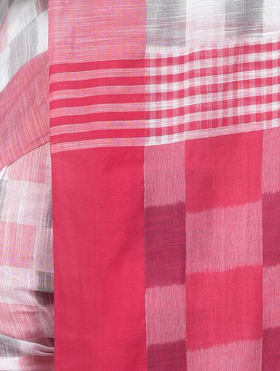 women checkered handloom saree with blouse - 22497596 -  Standard Image - 3