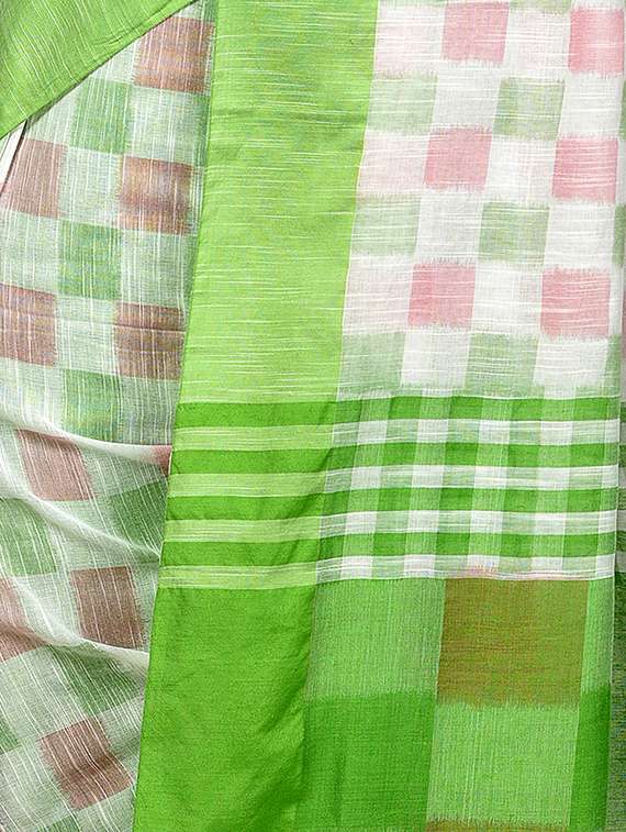 women checkered handloom saree with blouse - 22497600 -  Standard Image - 3