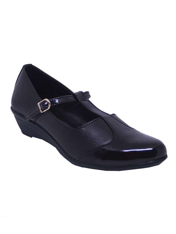 women solid slip on formal shoe