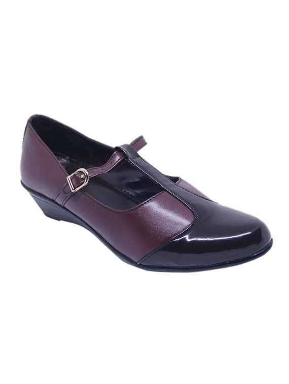 women solid slip on formal shoe
