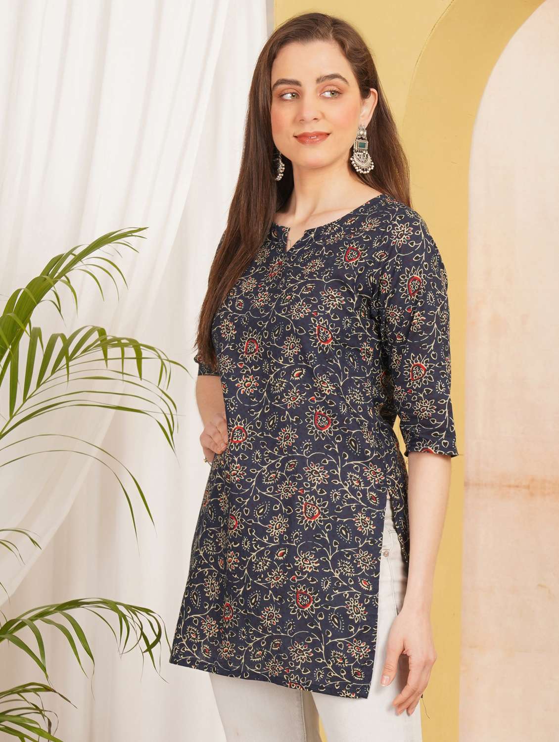 women printed notch neck straight kurti - 22498038 -  Standard Image - 3