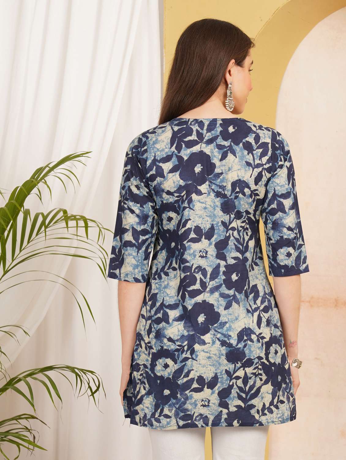 women printed notch neck straight kurti - 22498040 -  Standard Image - 3