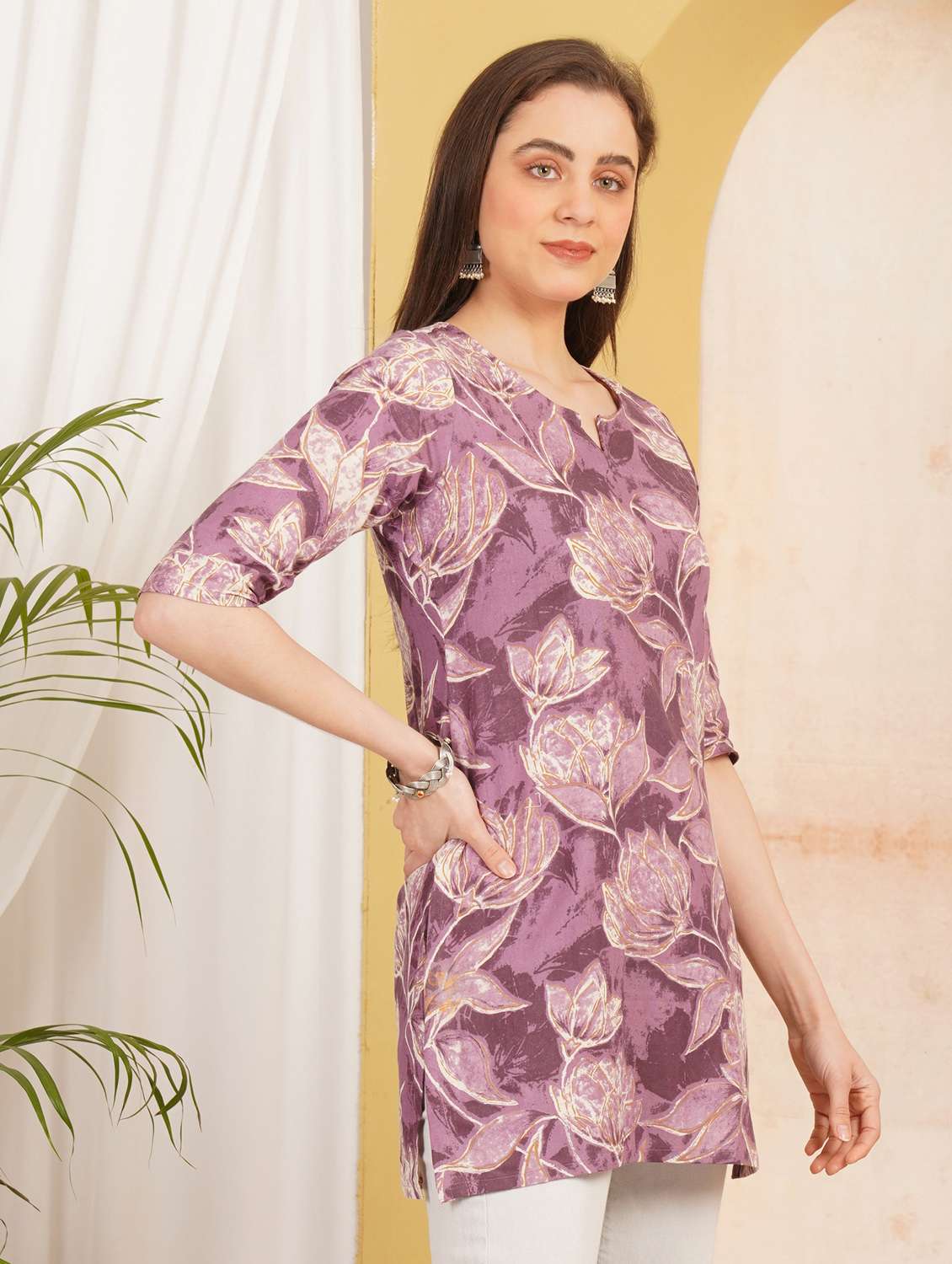 women printed notch neck straight kurti - 22498055 -  Standard Image - 3
