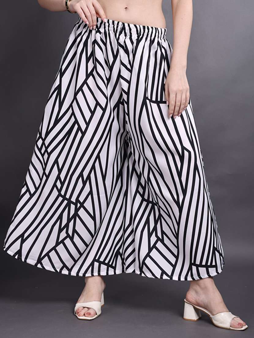 women printed mid rise flared palazzo