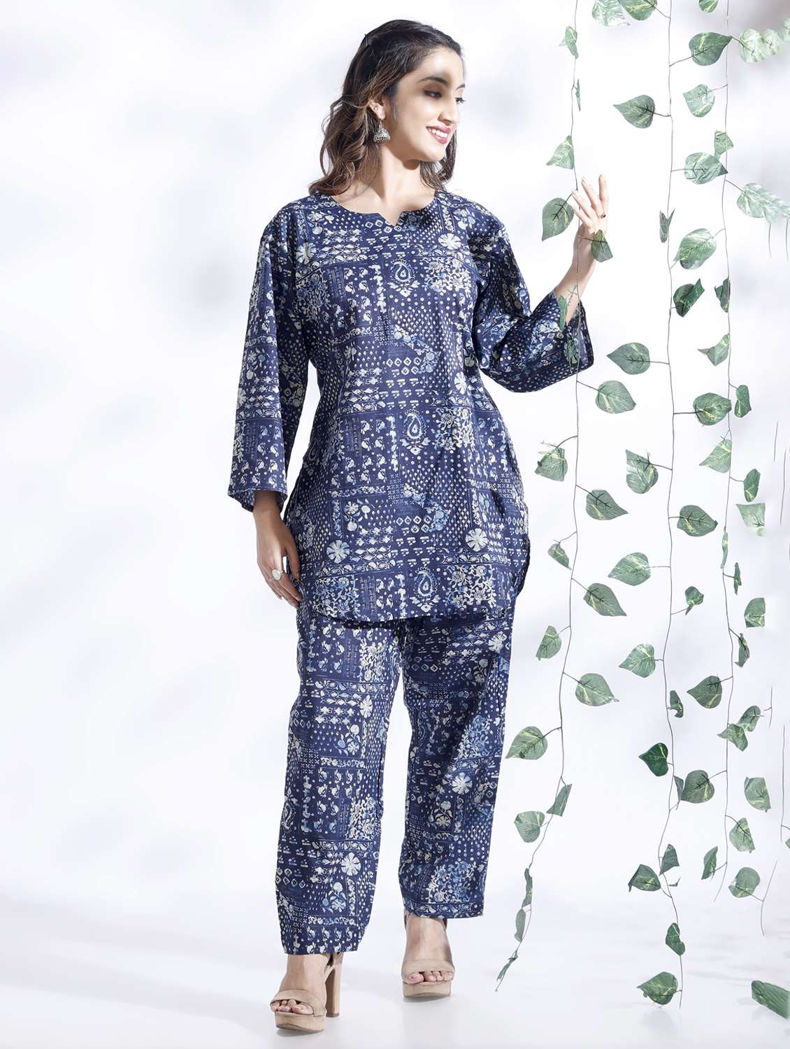 women printed three quarter sleeve nightwear set