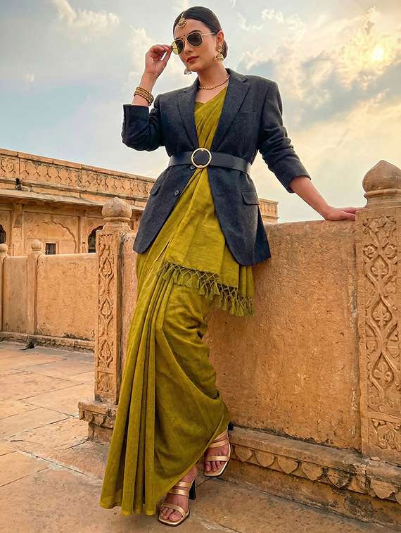 women solid handloom saree with blouse