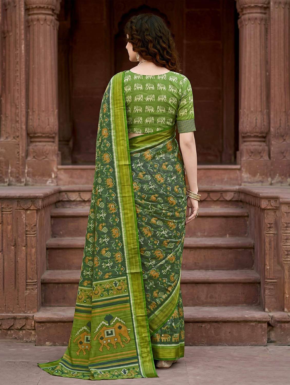 women printed patola saree with blouse - 22498620 -  Standard Image - 3
