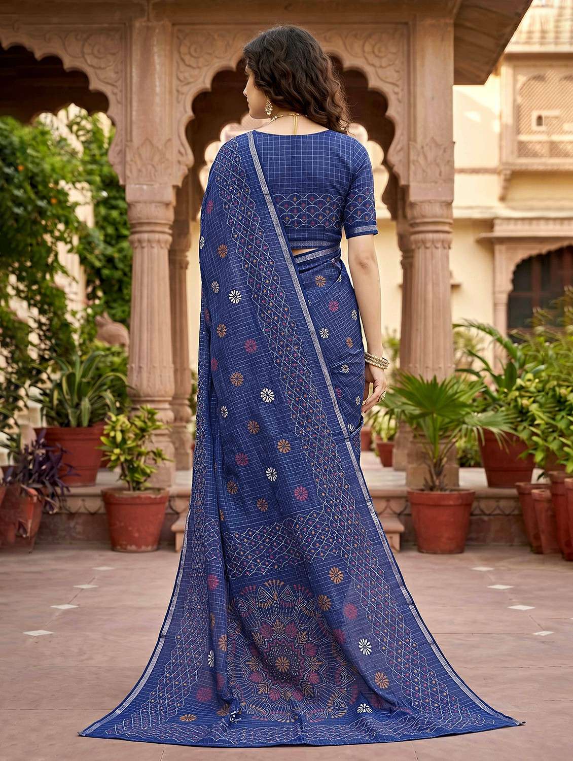 women printed casual wear saree with blouse - 22498625 -  Standard Image - 3