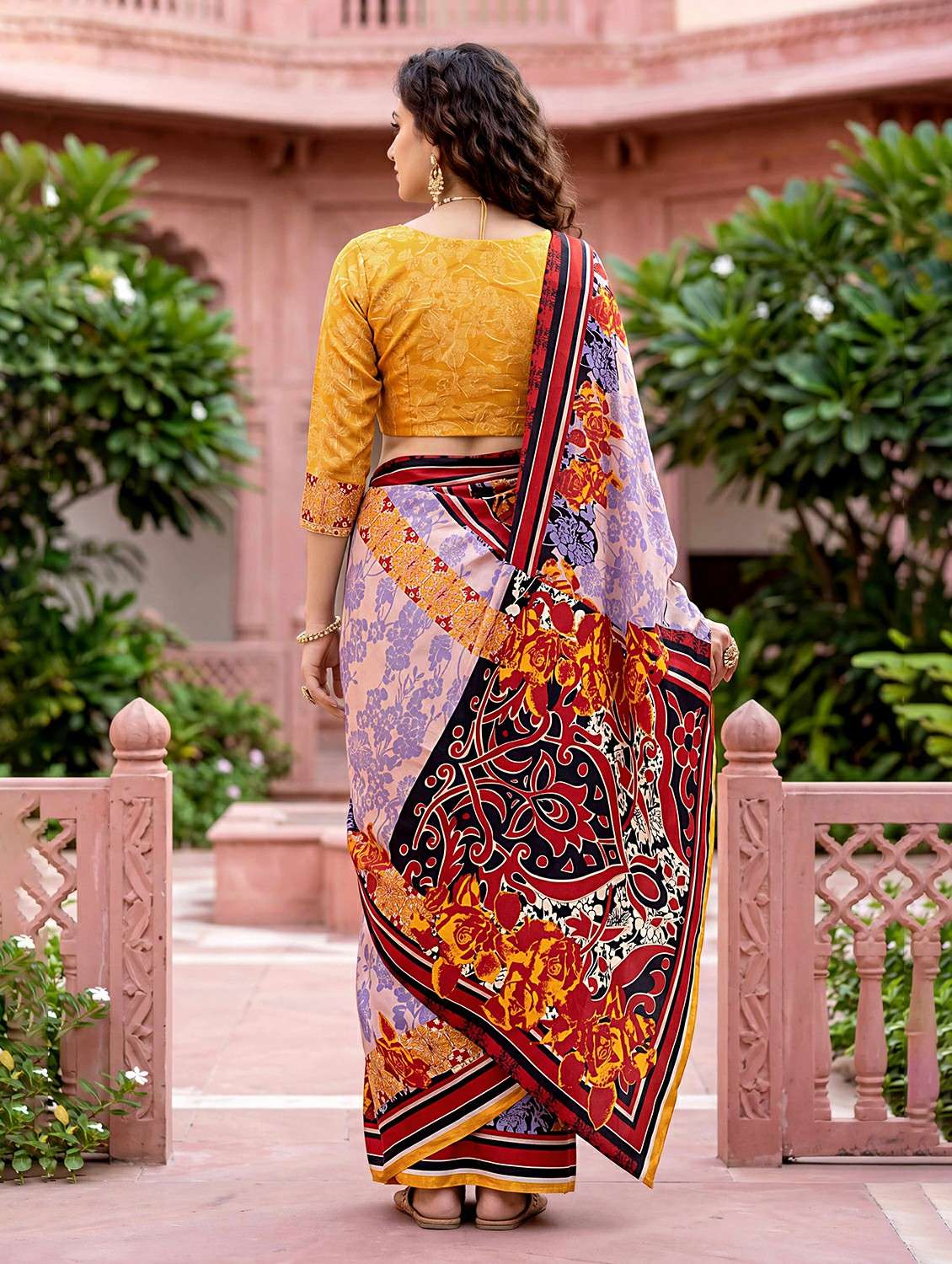 women printed casual wear saree with blouse - 22498637 -  Standard Image - 3