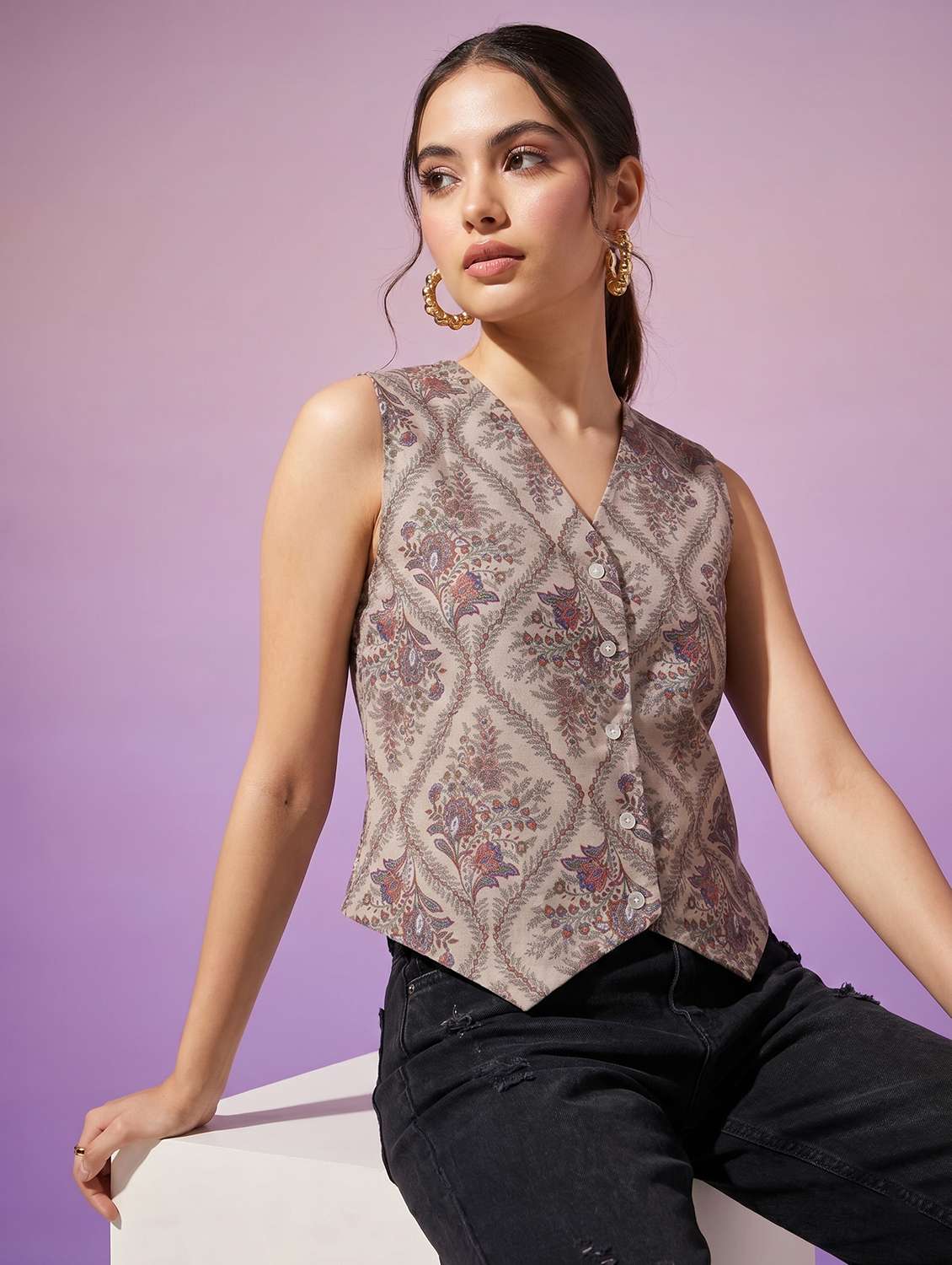 women printed sleeveless regular fit vest top