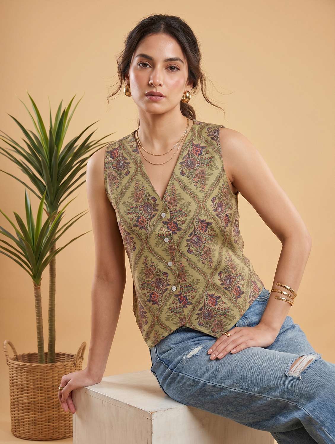 women printed sleeveless regular fit vest top
