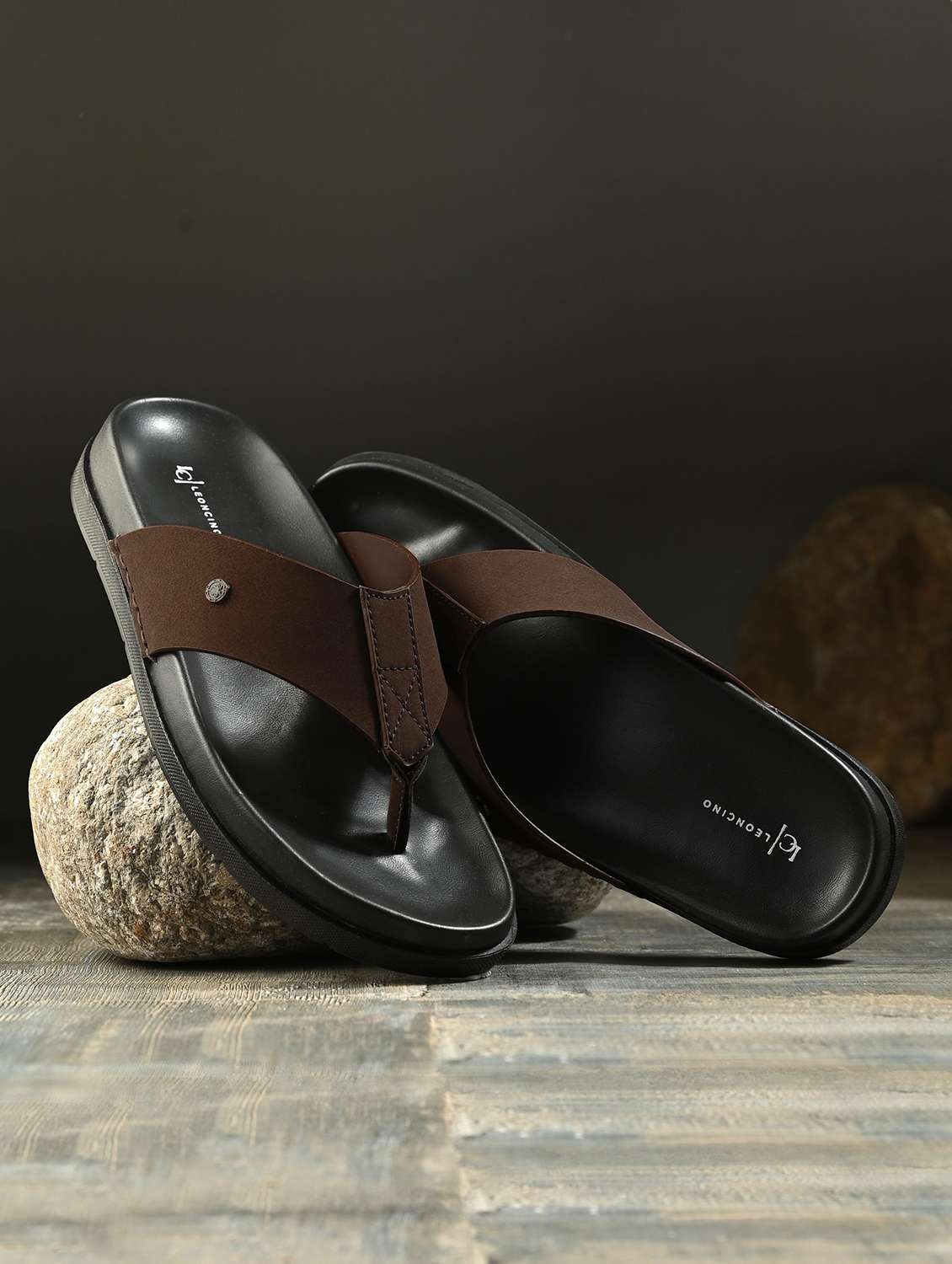 men solid toe seperator sandal