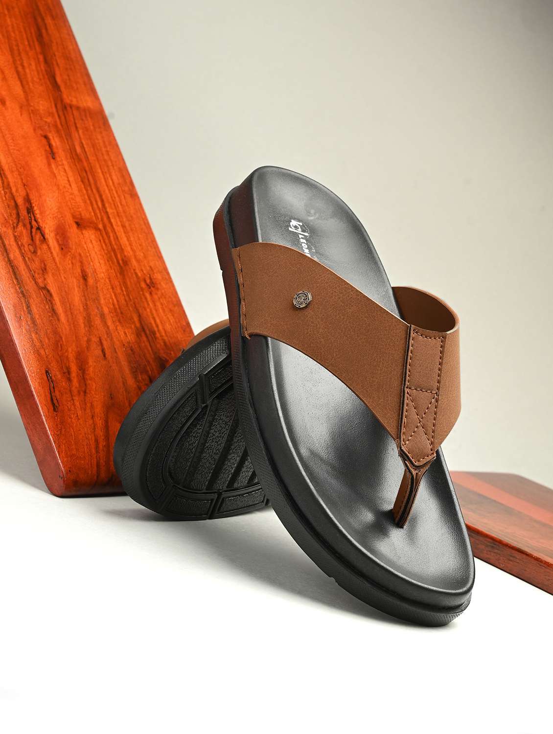 men solid toe seperator sandal