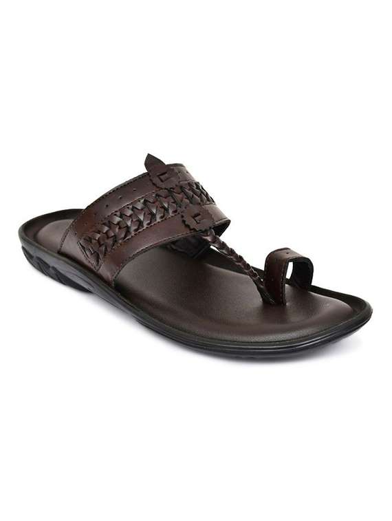 men textured one toe kolhapuri sandal