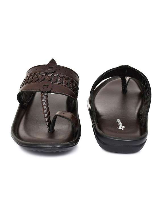 men textured one toe kolhapuri sandal - 22498932 -  Standard Image - 3