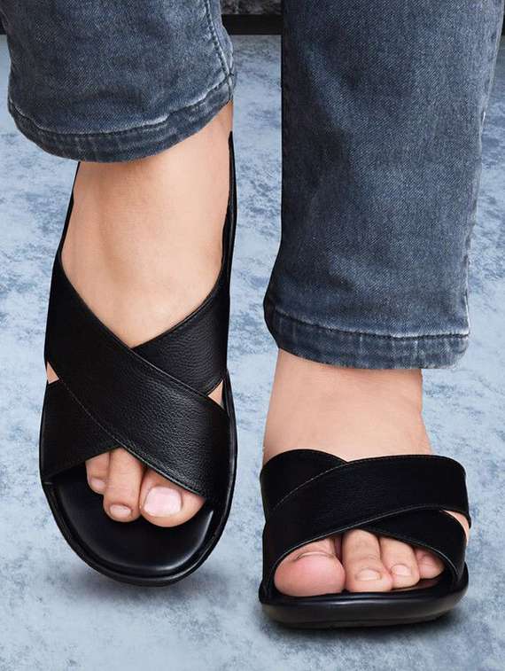 men solid slip on sandal