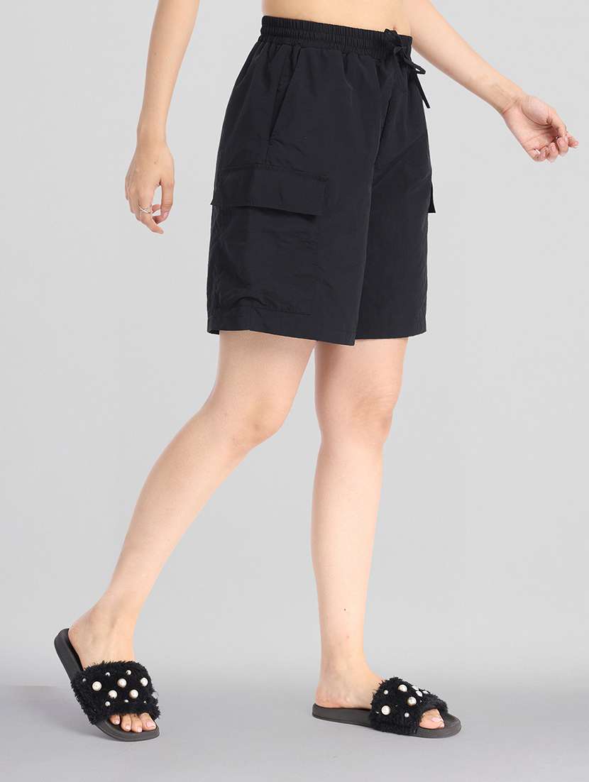 women solid mid rise cargo shorts - 22499233 -  Standard Image - 3