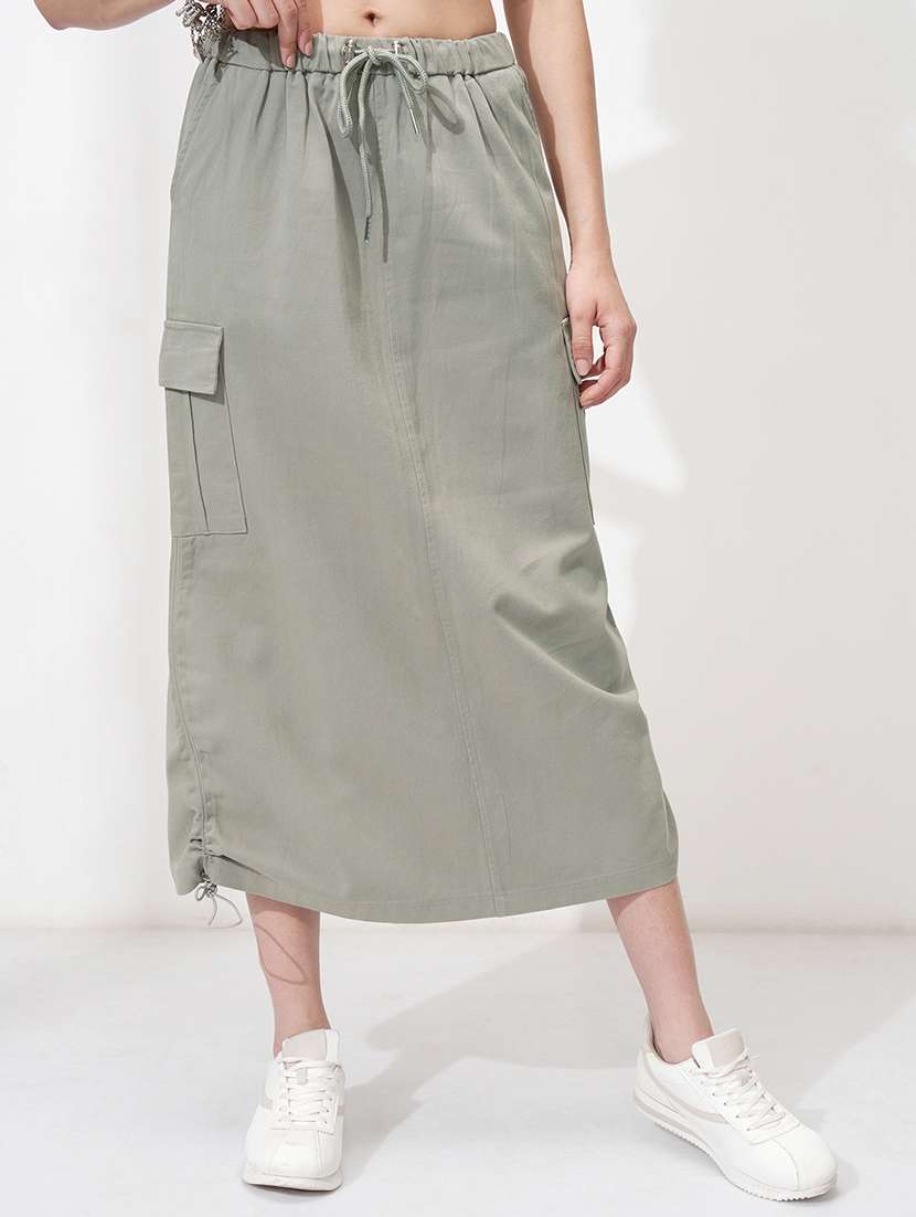 women solid mid rise cargo midi skirt